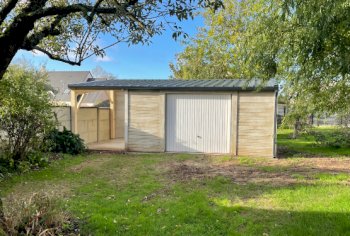 Garage en béton aspect bois